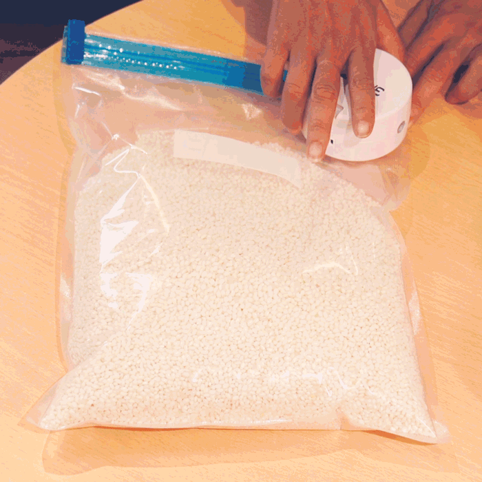 DR. SAVE DUO removing air from a reusable food vacuum bag