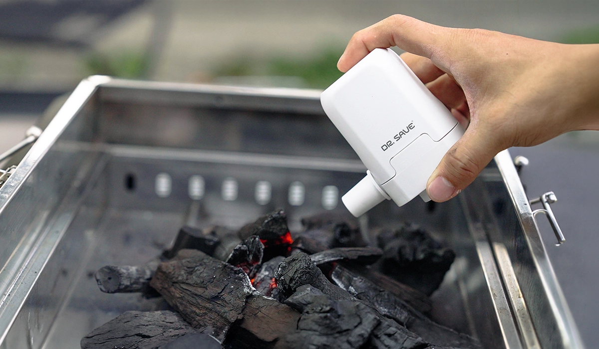 DR. SAVE Magic air pump blowing air to assist campfire ignition